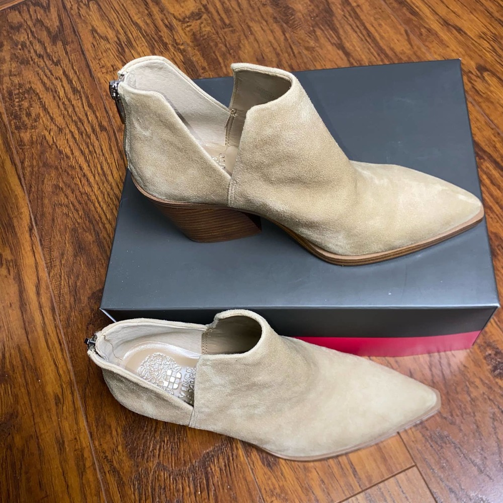Vince Camuto Gigietta split shaft bootie, 8. NWOT